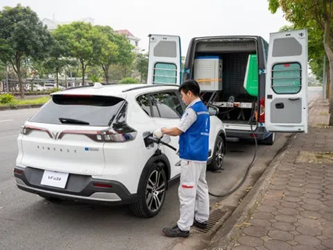 Người dùng xe điện an tâm tuyệt đối với Dịch vụ cứu hộ pin 24/7 của VinFast